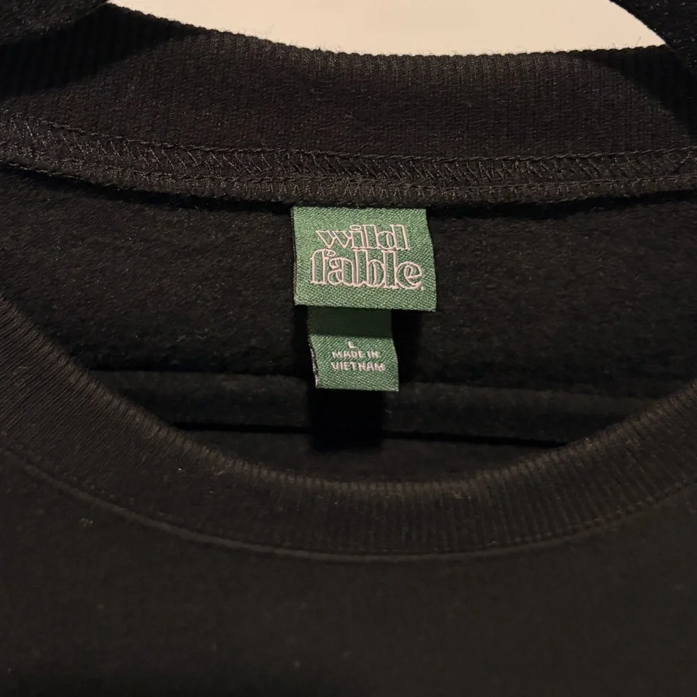 Wild Fable Black Cropped Sweatshirt - Picture 2 of 4